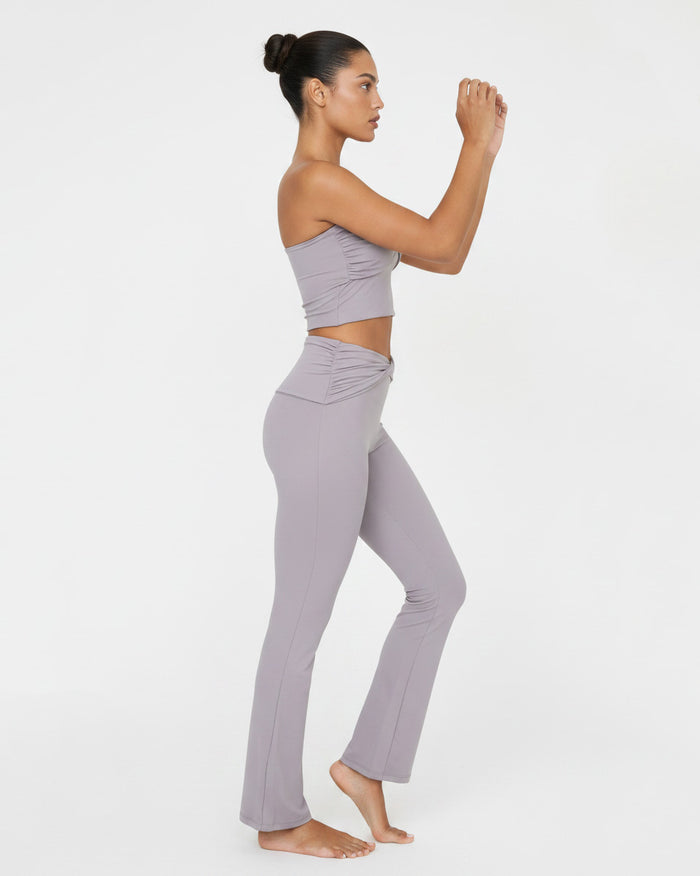Umbra Twistline Flared Leggings