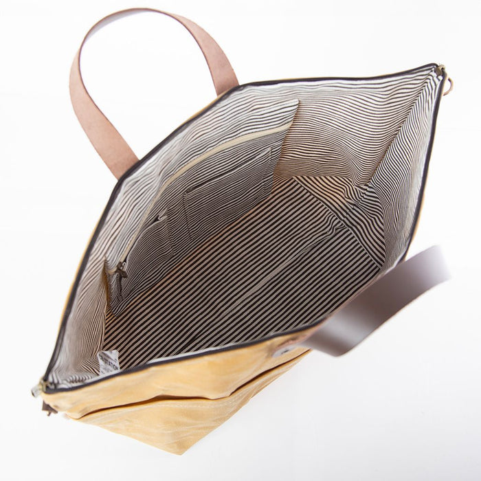Waxed Traveler Tote Bone*