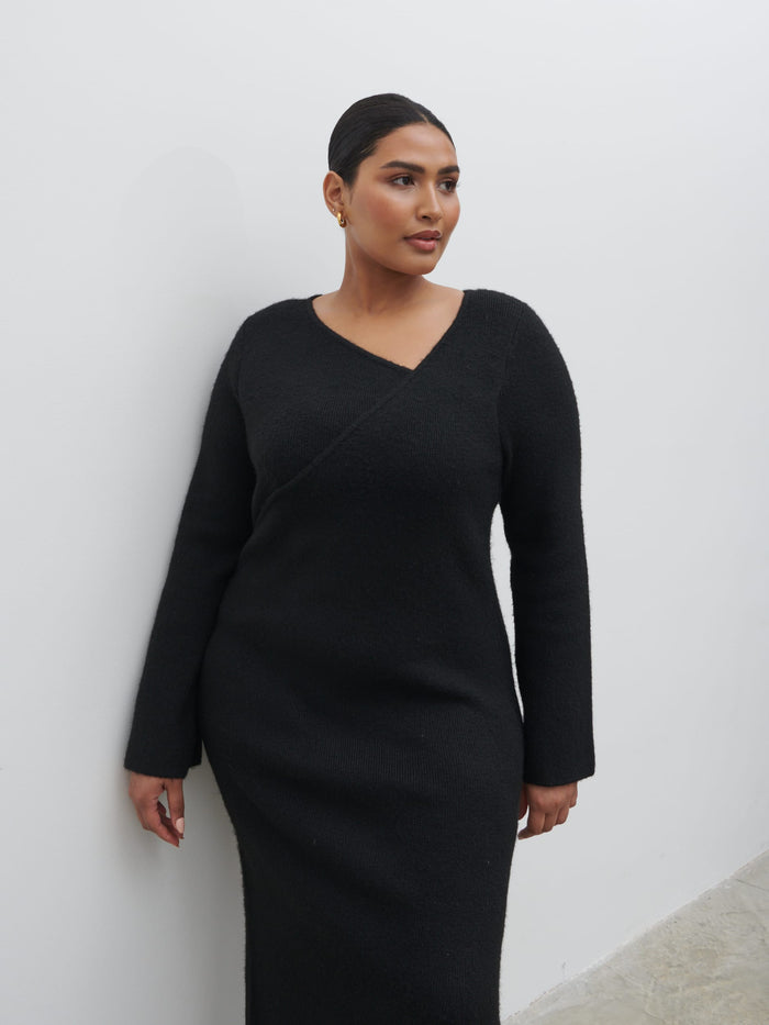Souki Is 5'8" & Wears Size UK XL|Zariah Space Dye Midaxi Dress Curve - Black