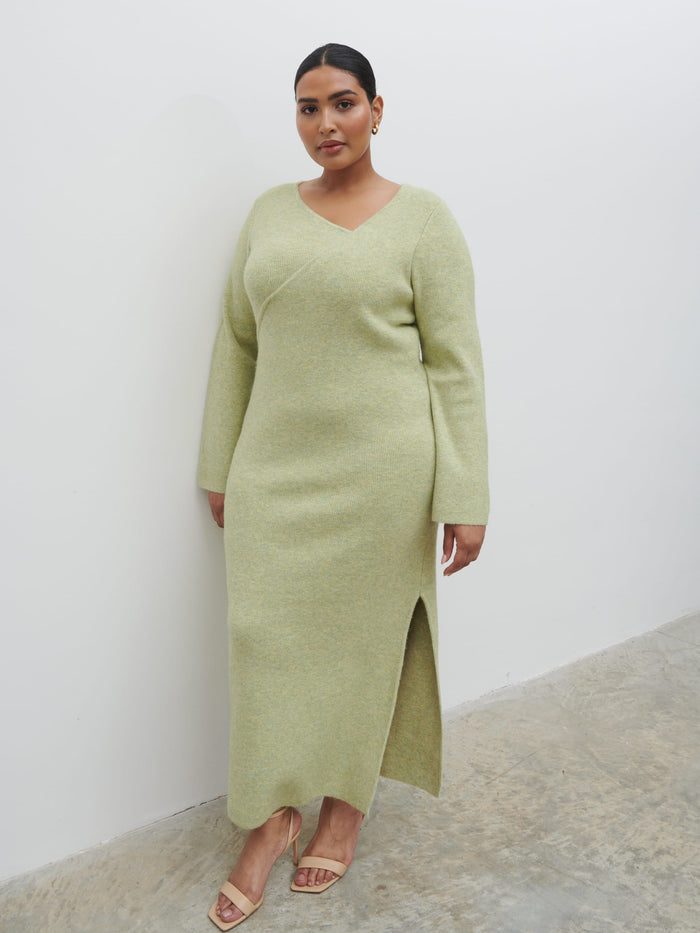 Souki Is 5'8" & Wears Size UK XL|Zariah Space Dye Midaxi Dress Curve - Pistachio