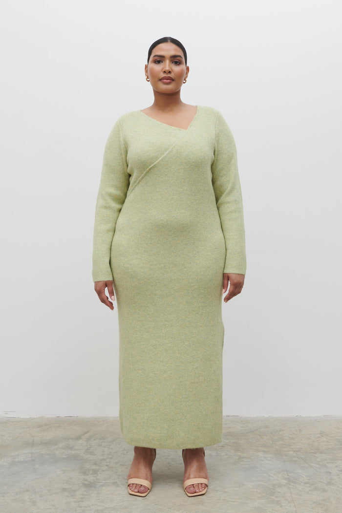 Souki Is 5'8" & Wears Size UK XL|Zariah Space Dye Midaxi Dress Curve - Pistachio